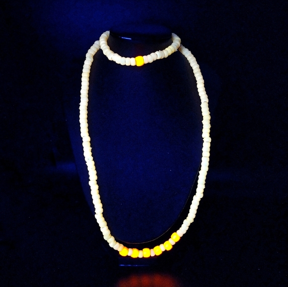 GLOW NECKLACE - Picture 3 of 10